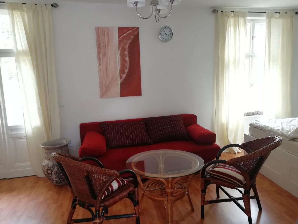 Ehemalige Bibliothek Apartment Fuer 2 Mit Kueche Kamin Netflix Parken Und Hofladen Steinhofel المظهر الخارجي الصورة
