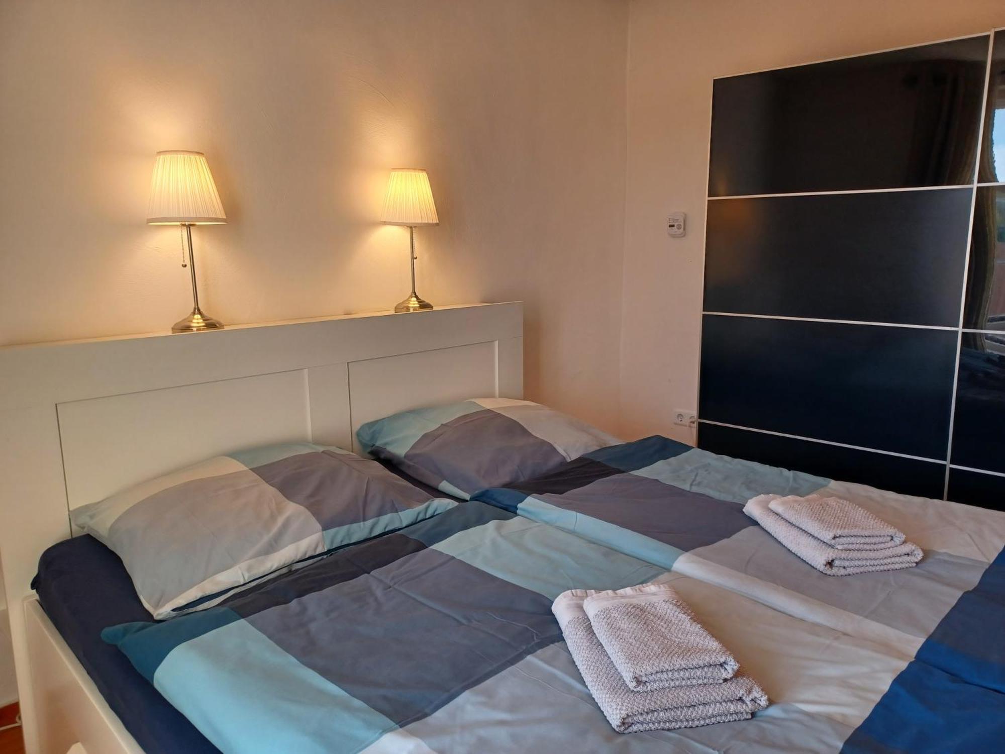 Ehemalige Bibliothek Apartment Fuer 2 Mit Kueche Kamin Netflix Parken Und Hofladen Steinhofel المظهر الخارجي الصورة